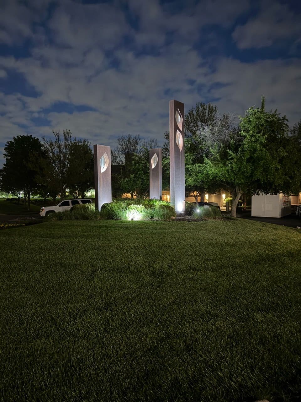 Island Pillar Lights That Turn Outdoor Art Into a Nighttime Statement image