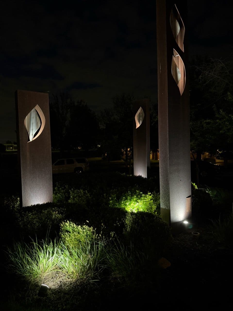 Gallery photos for Island Pillar Lights That Turn Outdoor Art Into a Nighttime Statement: Image #1