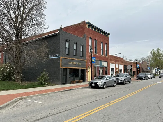 Brick storefronts along Bridge Street in the Downtown Smithville Historic District in Smithville, Missouri